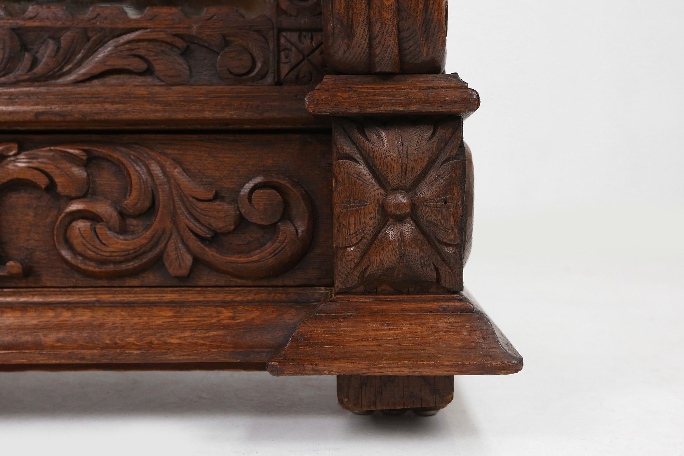 Richly decorated baroque style display case in oak, Belgium 20th centurythumbnail